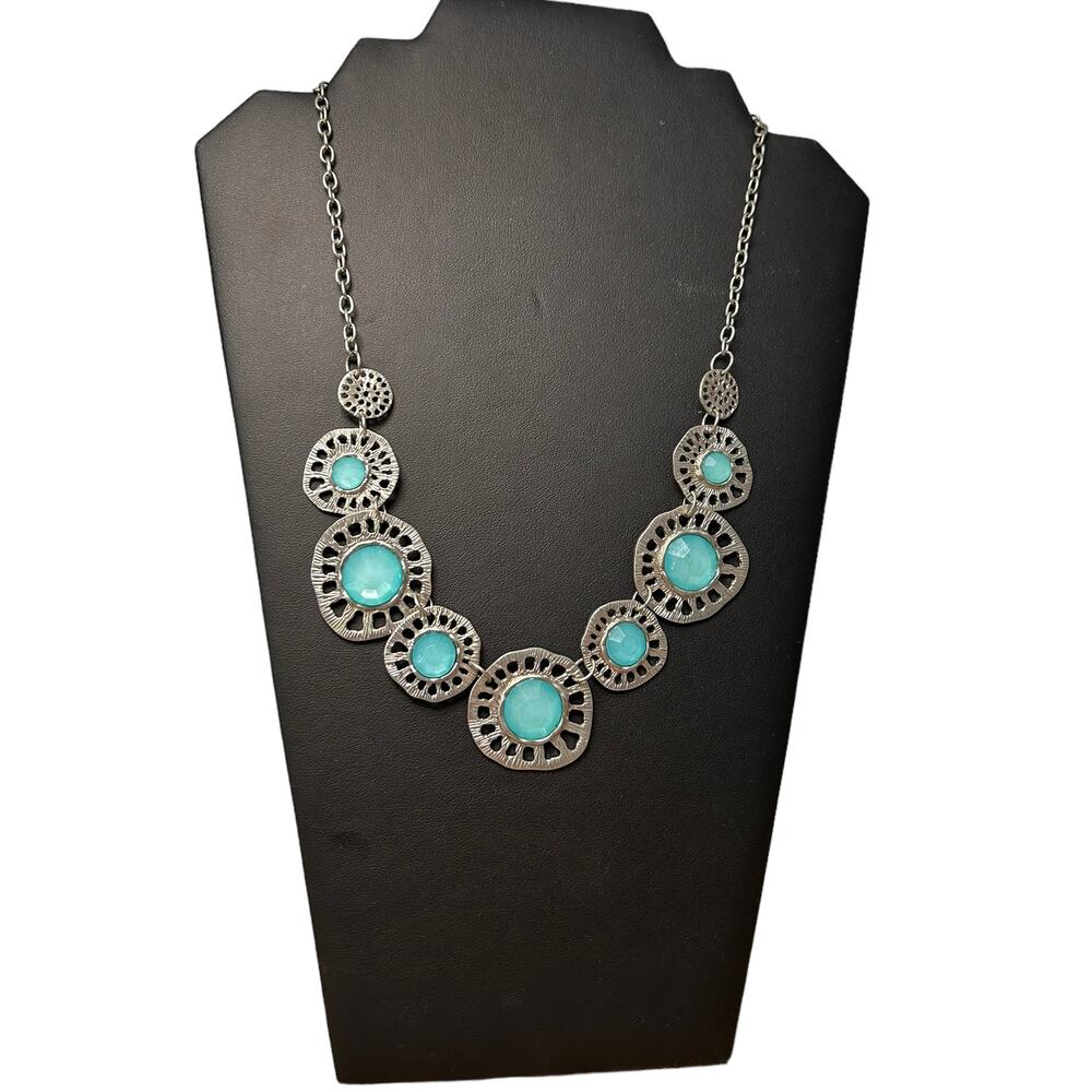 Unbranded Pale Turquoise Facets Bead and Silver Tone Medallion Necklace EUC